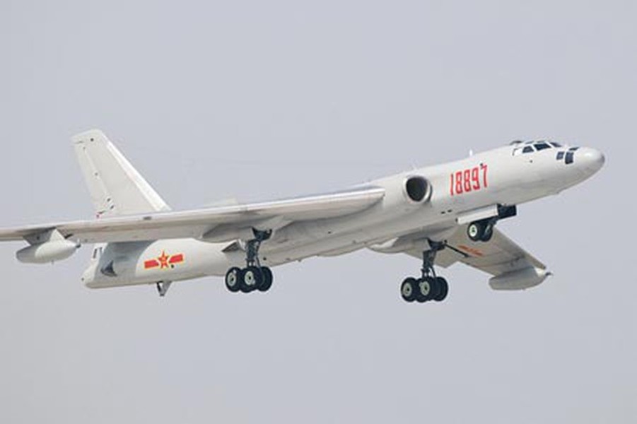 [ẢNH] Trung Quốc bị nghi triển khai máy bay ném bom chiến lược H-6K tới biên giới Ấn Độ