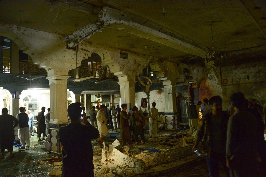 Gần 100 người thương vong trong vụ đánh bom nhà thờ Hồi giáo ở Afghanistan