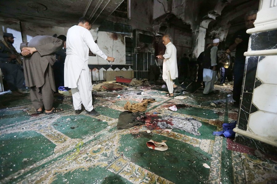 Gần 100 người thương vong trong vụ đánh bom nhà thờ Hồi giáo ở Afghanistan
