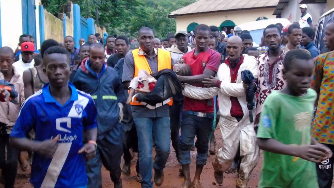 Lở núi rác ở Guinea, ít nhất 8 người chết, hàng chục người mất tích
