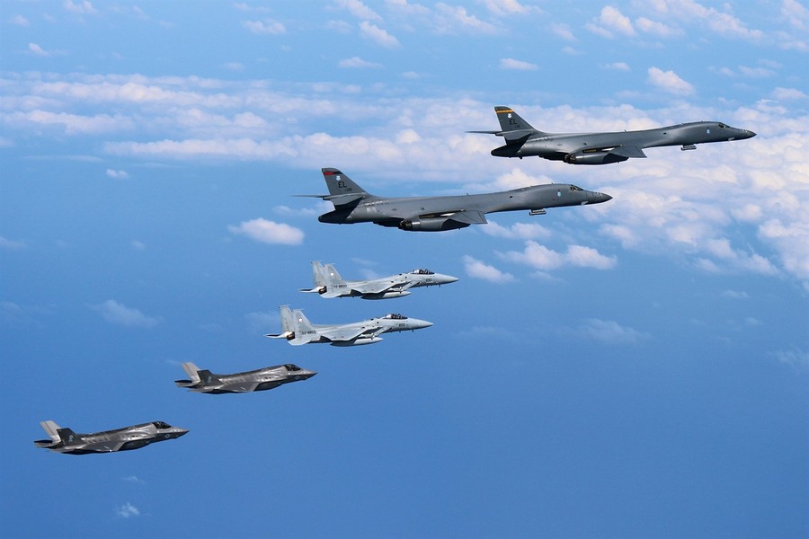 Cận cảnh những siêu máy bay chiến đấu Mỹ vừa điều đến bán đảo Triều Tiên