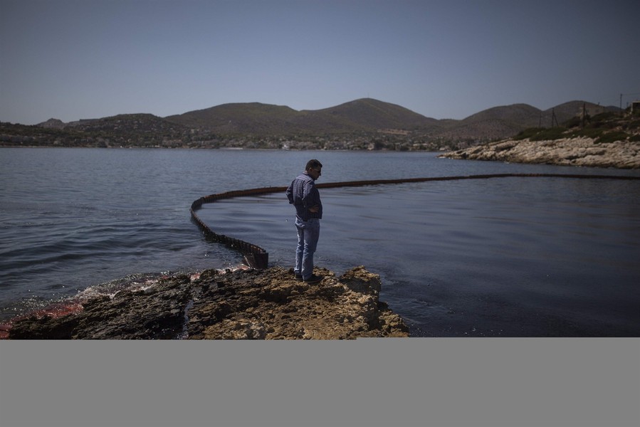 Hy Lạp gồng mình khắc phục sự cố tràn dầu sau tai nạn chìm tàu 