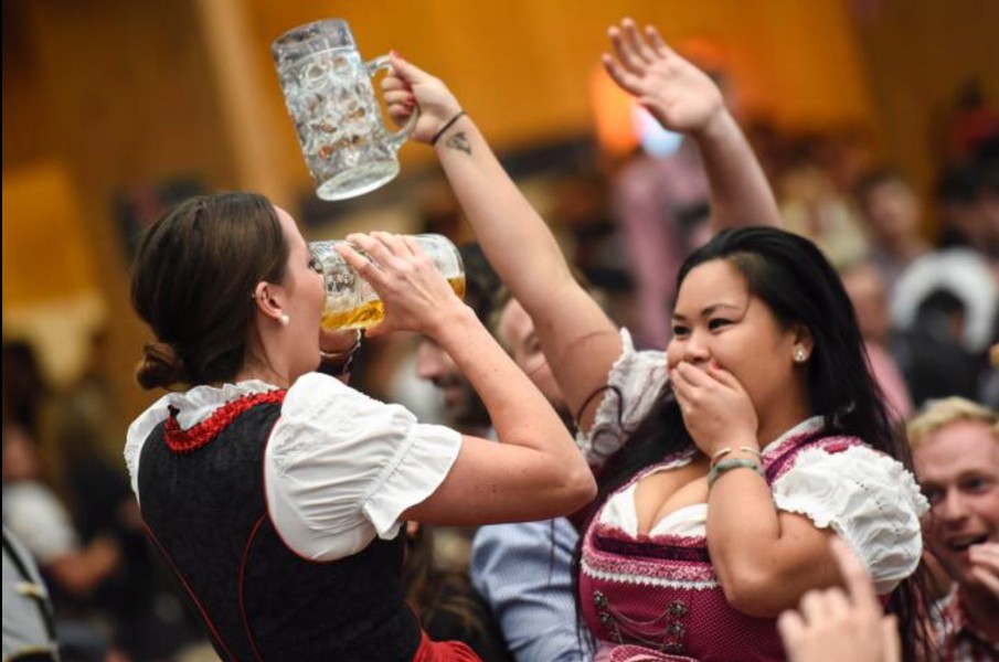 Hãy cùng uống cạn tại lễ hội bia Oktoberfest 2017