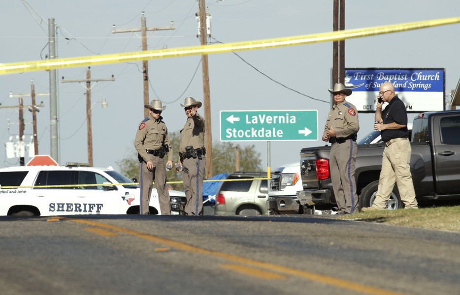 Những sai sót và nguyên nhân dẫn đến vụ xả súng tại nhà thờ bang Texas