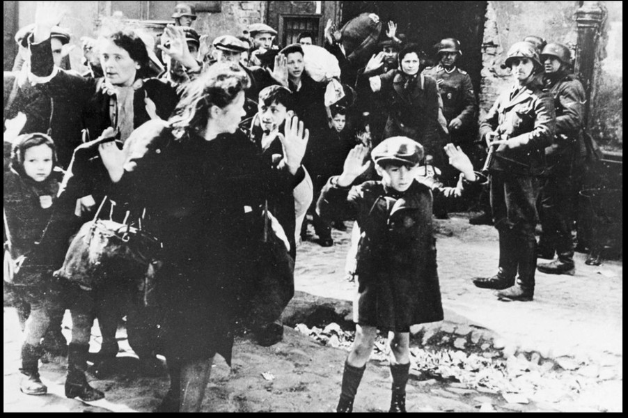 Ký ức về thảm họa Holocaust, cuộc tàn sát ghê rợn của Đức quốc xã