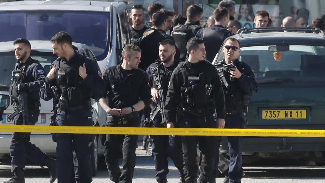 Pháp: Kẻ khủng bố đã thực hiện 3 vụ tấn công liên tiếp-IS thừa nhận chủ mưu