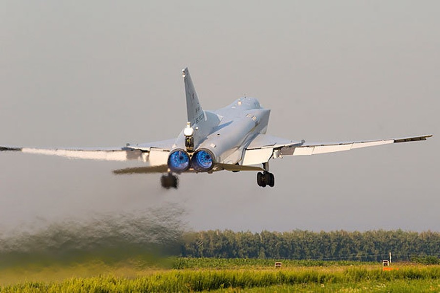 [ẢNH] Nga ra mắt máy bay ném bom chiến lược Tupolev được nâng cấp