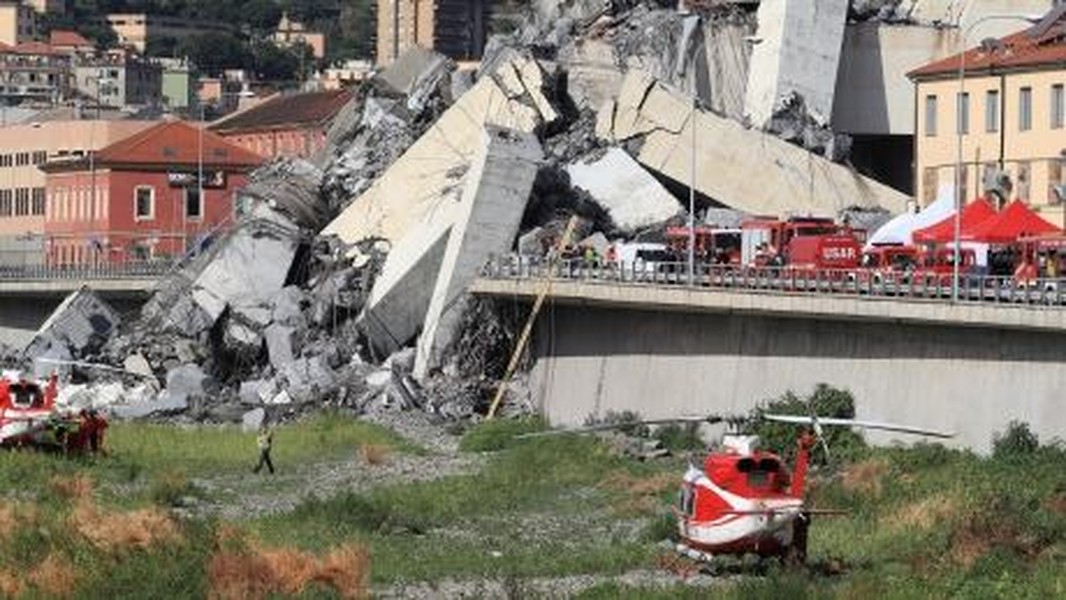 [ẢNH] Vụ sập cầu cạn tại Italia: Lực lượng cứu hộ nỗ lực tìm kiếm người sống sót