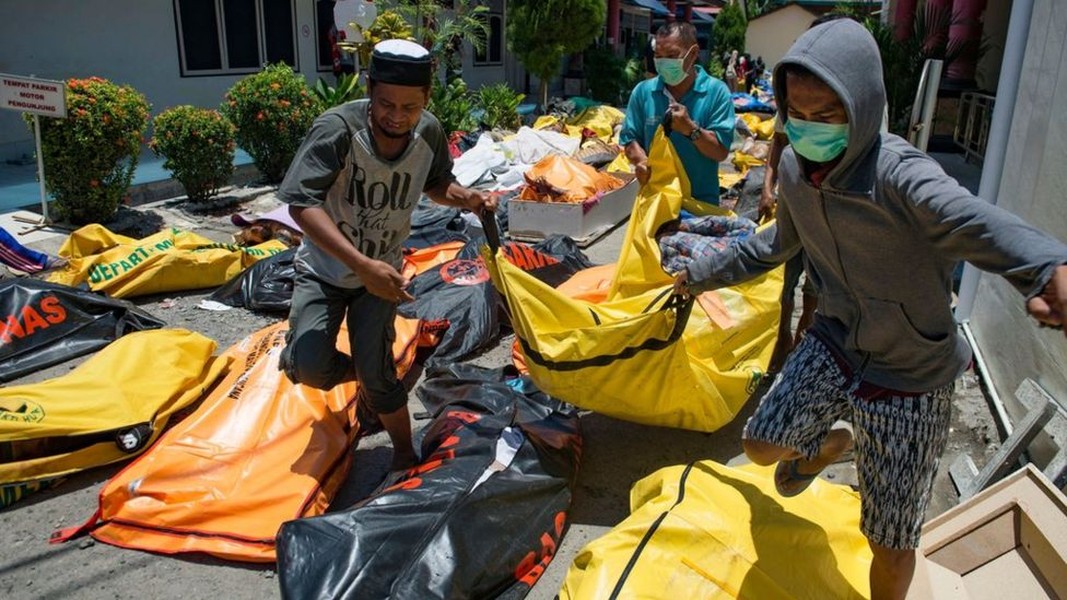 [ẢNH] Sức hủy diệt của thảm họa động đất, sóng thần ở Indonesia vẫn chưa kết thúc