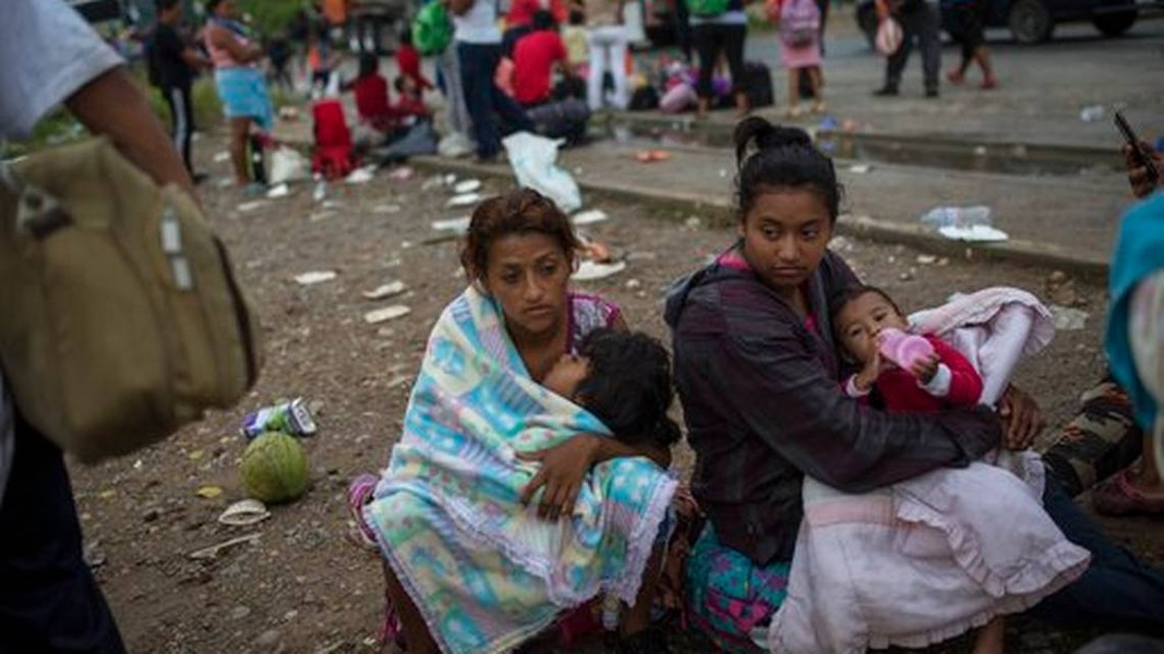 [ẢNH] Mệt mỏi và giận dữ, đoàn người di cư Trung Mỹ 