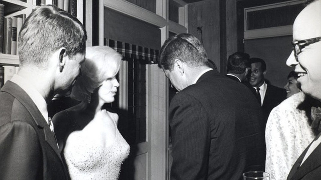[ẢNH] Những bức ảnh quý tưởng nhớ Tổng thống John F. Kennedy sau vụ ám sát chấn động 55 năm trước