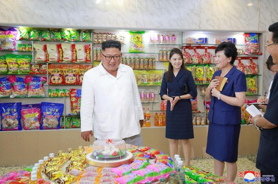 [ẢNH] Chủ tịch Kim Jong-un thị sát các cơ sở kinh tế của Triều Tiên