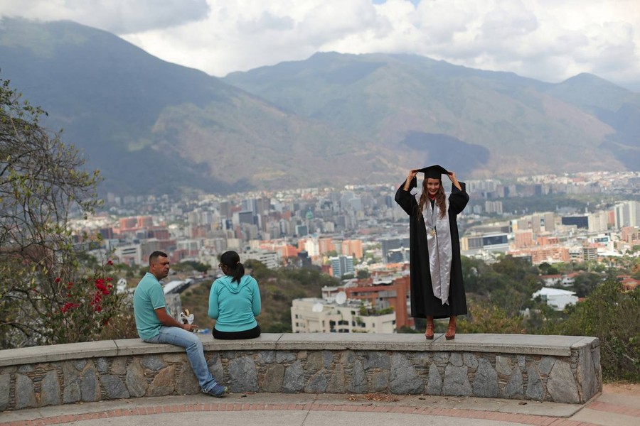 [ẢNH] Người dân Venezuela tìm kiếm niềm vui thường nhật