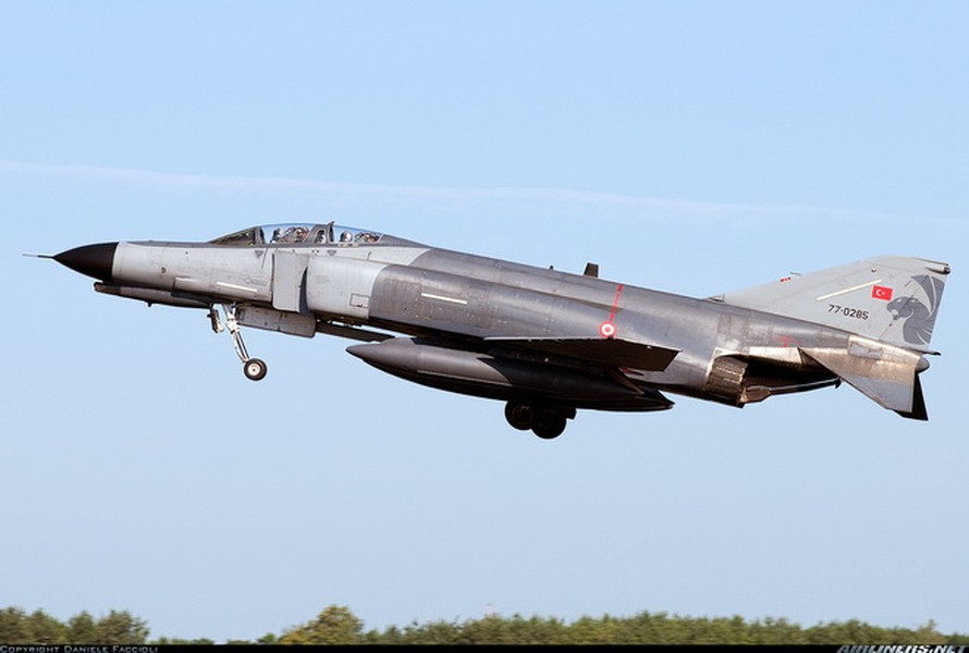 [ẢNH] Tiêm kích Thổ Nhĩ Kỳ từng bắn hạ 8 Su-27SK hỏng nặng khi hạ cánh