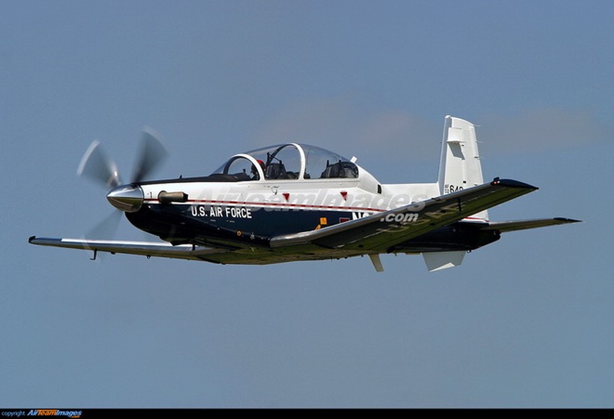 [ẢNH] Việt Nam quan tâm máy bay huấn luyện T-6 Texan II của Mỹ?
