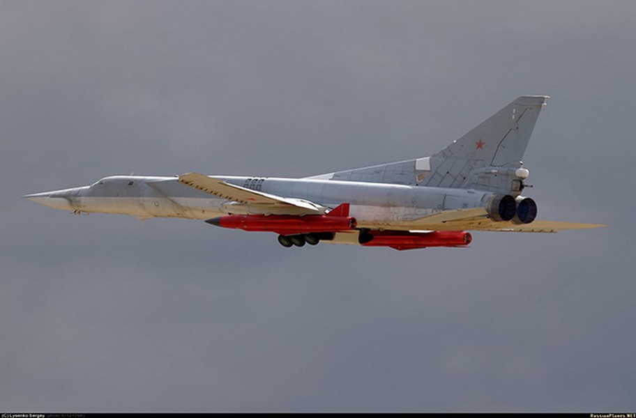 [ẢNH] Vụ phóng thử tên lửa Kh-47M2 Kinzhal từ máy bay ném bom Tu-22M3 bị tố là giả
