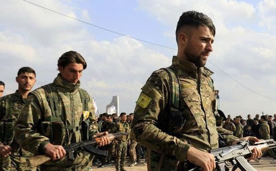 [ẢNH] Ẩn ý của Syria khi tung tin giả: Người Kurd bắn hạ trực thăng Apache của Mỹ?