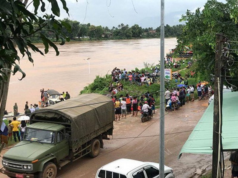 [ẢNH] 1.000 bộ đội Việt Nam giúp Lào khắc phục thảm họa vỡ đập thủy điện