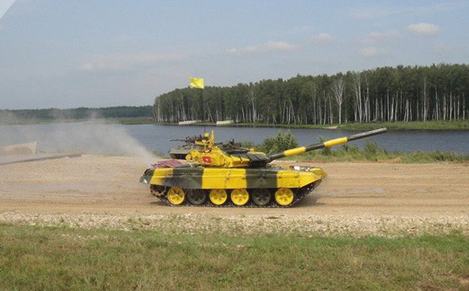[ẢNH] Xe tăng T-72B3 long cả tháp pháo sau phần thi vượt chướng ngại vật