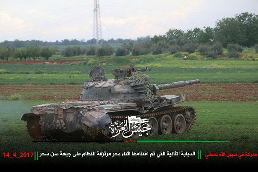 [ẢNH] Quân đội Syria tự làm khó mình khi để lọt lượng lớn xe tăng T-62M vào tay phiến quân