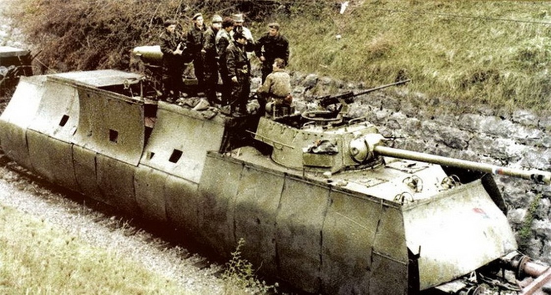 [ẢNH] Kinh ngạc trước sức mạnh đoàn tàu bọc thép của Quân đội Nam Tư
