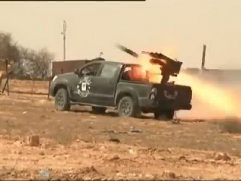 [ẢNH] Nga học tập phiến quân Lybia chế tạo tổ hợp pháo phản lực trên xe bán tải