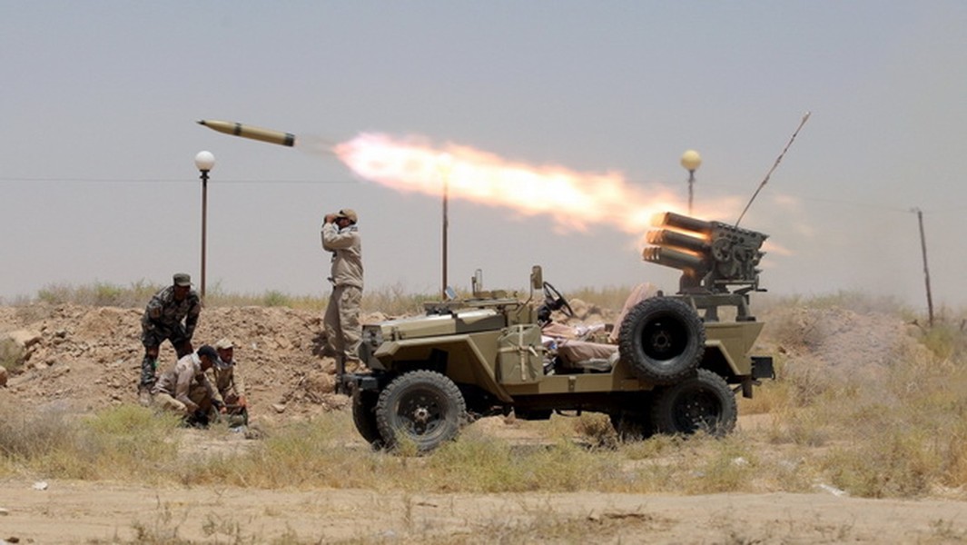 [ẢNH] Nga học tập phiến quân Lybia chế tạo tổ hợp pháo phản lực trên xe bán tải