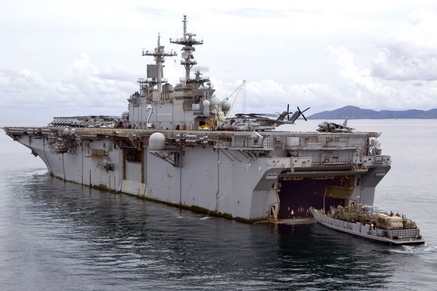[ẢNH] Siêu tàu đổ bộ tấn công mạnh hơn cả tàu sân bay hạng trung của Hải quân Mỹ