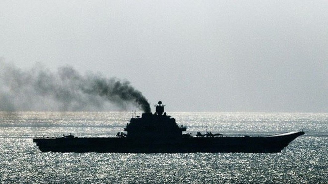 [ẢNH] Đô đốc Kuznetsov sau nâng cấp vẫn khó thoát cảnh phun khói mù mịt