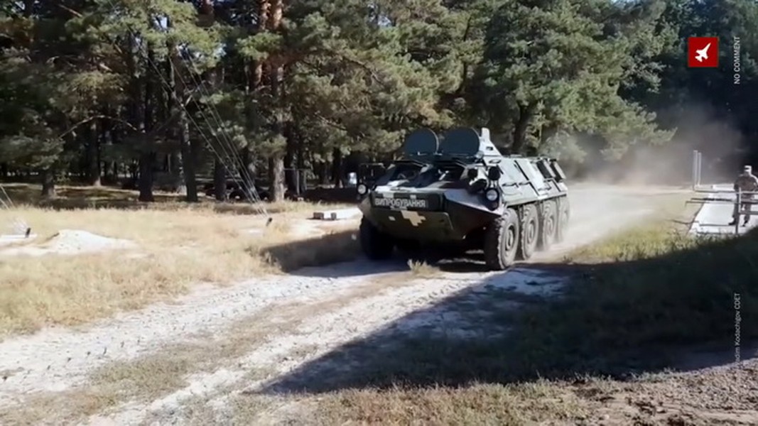 [ẢNH] Ukraine tung gói nâng cấp giúp BTR-60 sánh ngang BTR-80 của Nga