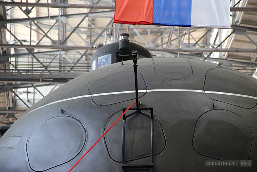 [ẢNH] Nga hạ thủy tàu ngầm diesel-điện có thời gian đóng 