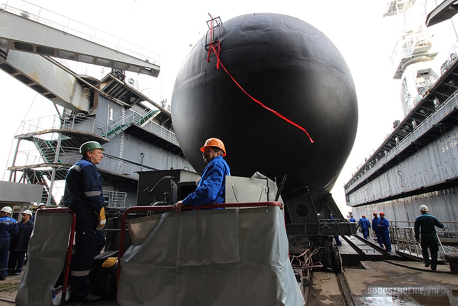 [ẢNH] Nga hạ thủy tàu ngầm diesel-điện có thời gian đóng 