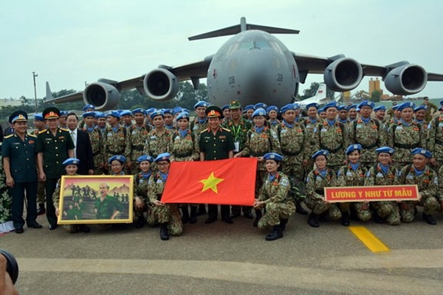 [ẢNH] Khám phá tính năng siêu vận tải cơ chuyên chở lính gìn giữ hòa bình Việt Nam