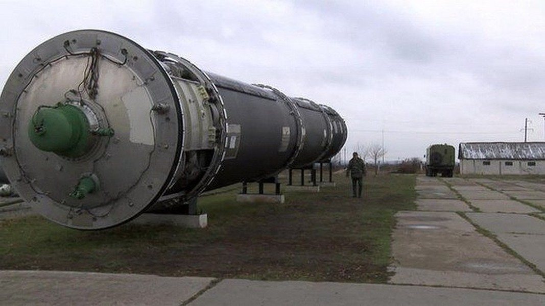 [ẢNH] Ukraine tái trang bị vũ khí hạt nhân khi Nga đưa tên lửa nhiệt hạch tới Crimea?