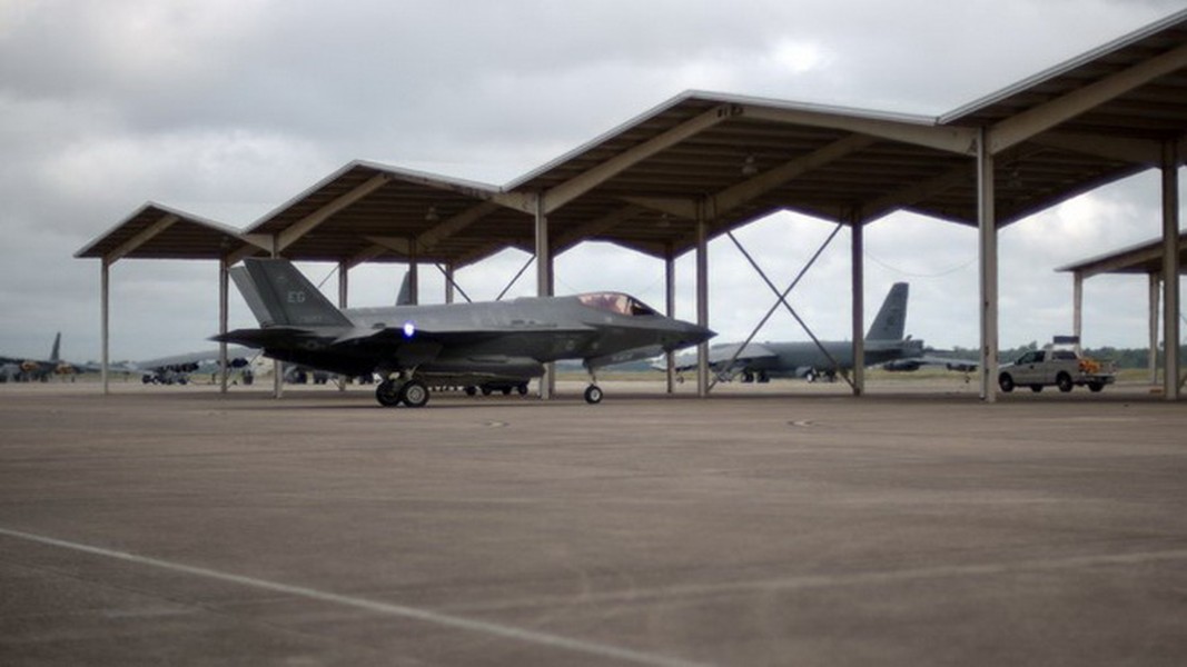 [ẢNH] Không quân Mỹ thiệt hại nặng nề: Mất tiêm kích tàng hình F-22 vì siêu bão Michael?