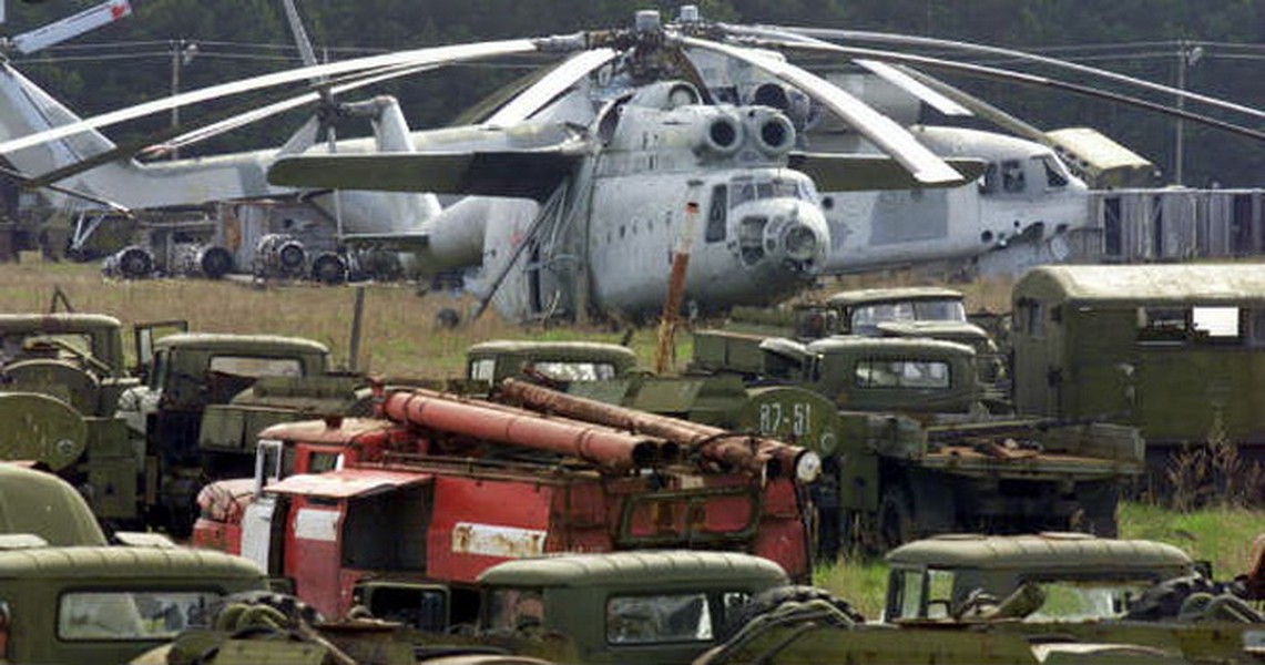 [ẢNH] Hàng ngàn phương tiện quân sự bị vứt bỏ sau thảm họa Chernobyl