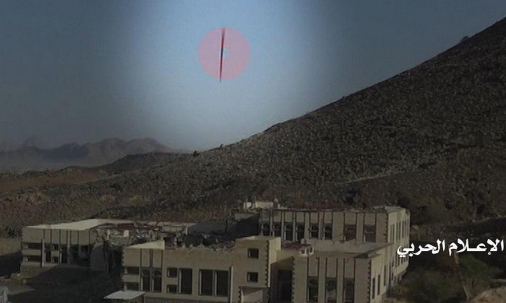 [ẢNH] Houthi tấn công dữ dội thẳng vào tổ hợp phòng không tối tân Patriot của Saudi Arabia