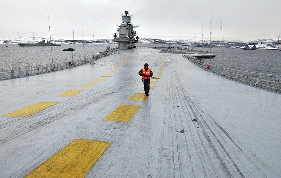 [ẢNH] Sự cố nghiêm trọng khiến tàu sân bay Đô đốc Kuznetsov hỏng nặng khi đang sửa chữa