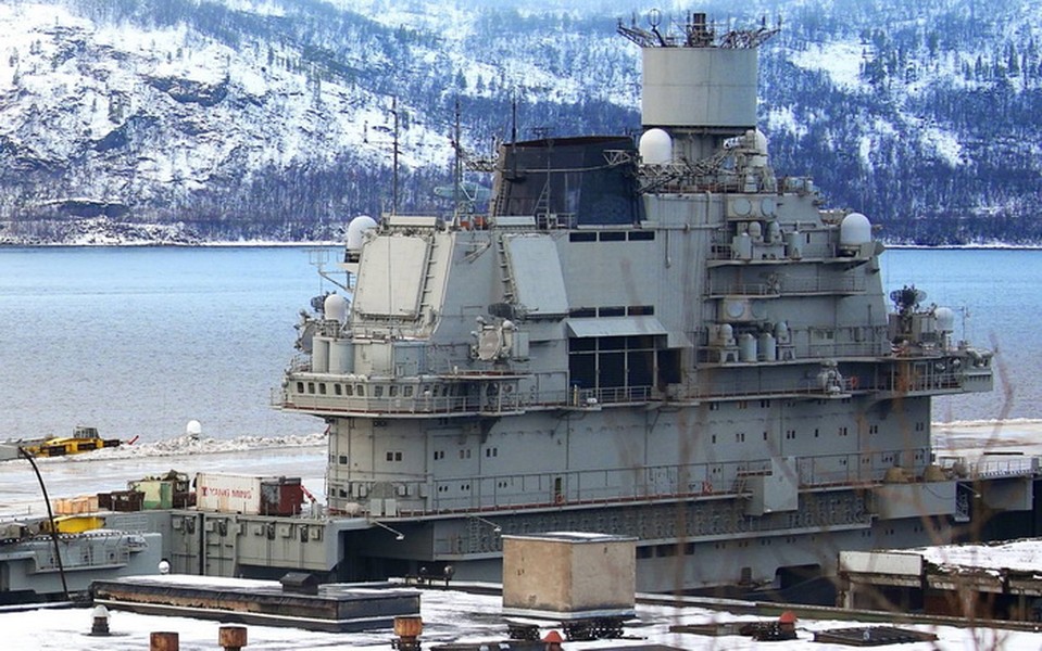 [ẢNH] Nga không thể tiếp tục đại tu, tàu sân bay Đô đốc Kuznetsov sẽ bị loại biên sớm?