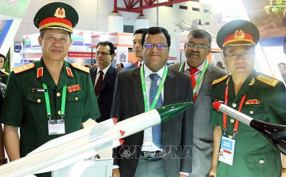 [ẢNH] Việt Nam xúc tiến xuất khẩu tàu tên lửa Molniya 1241.8 tại Triển lãm Indo Defence 2018
