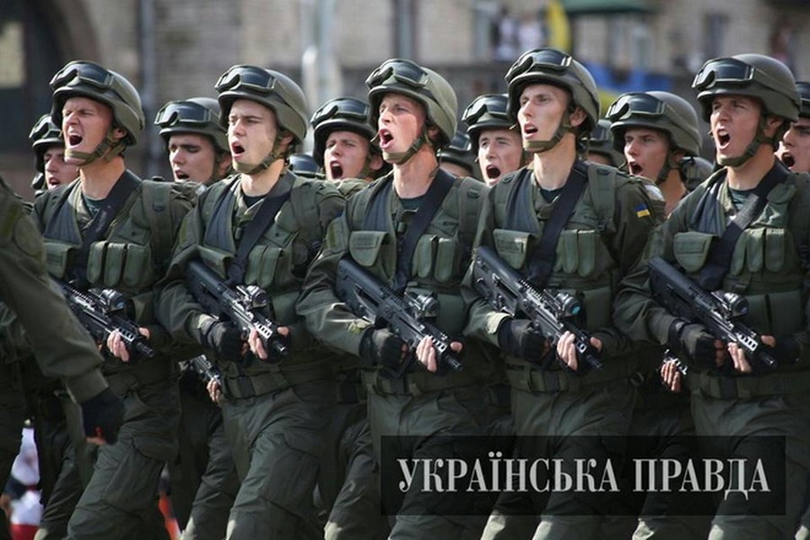 [ẢNH] Quân đội Ukraine sắp được trang bị súng 