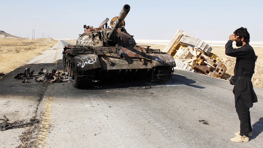 [ẢNH] Sự thực về con số hàng ngàn xe tăng, thiết giáp của Syria bị phiến quân phá hủy