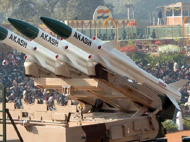 [ẢNH] Tên lửa phòng không tối tân Ấn Độ áp sát Pakistan khi căng thẳng gia tăng