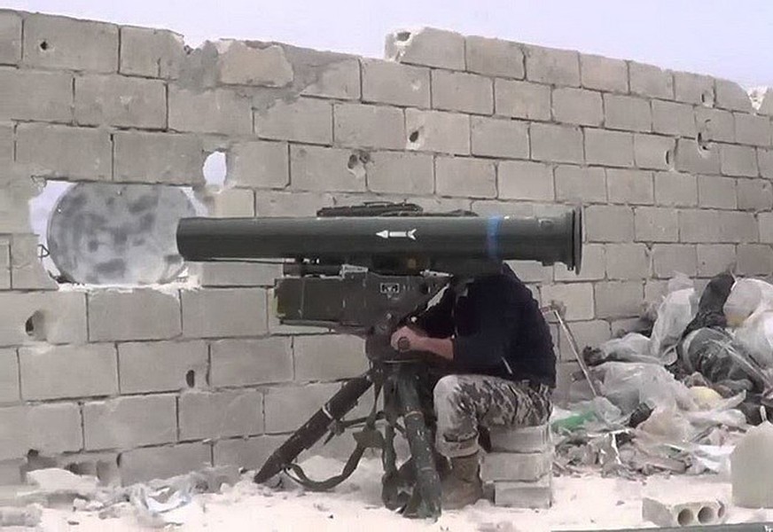 [ẢNH] Quân đội Syria gặp nguy khi phiến quân có tên lửa hạ được T-90 chỉ với 1 phát bắn