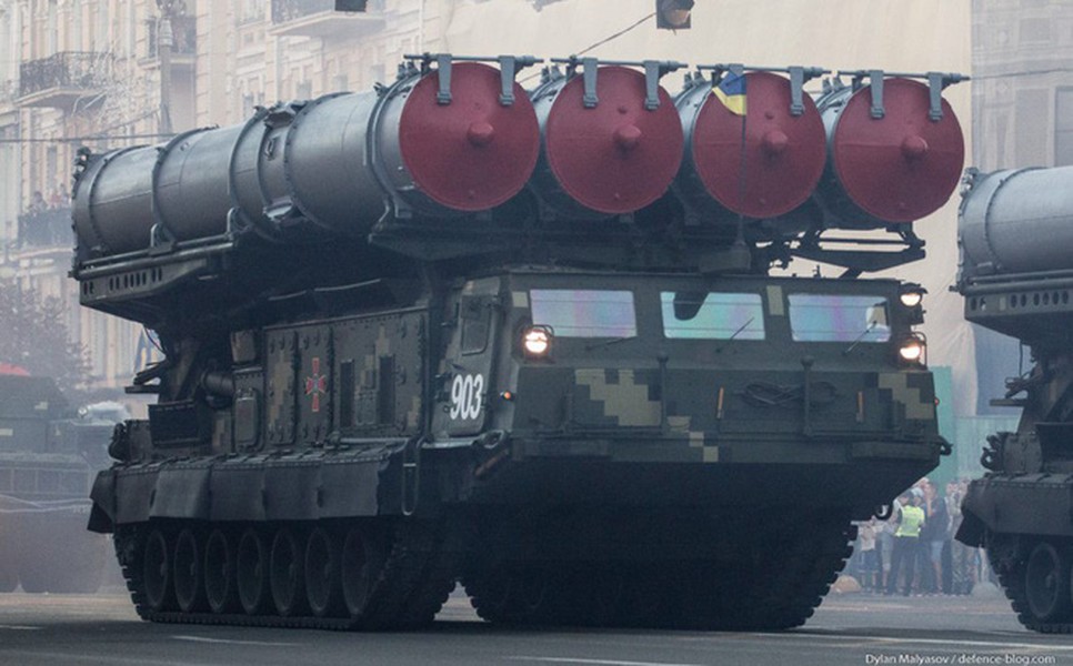 [ẢNH] Tổ hợp tên lửa phòng không S-300V1 Ukraine sẽ khiến S-400 Nga 