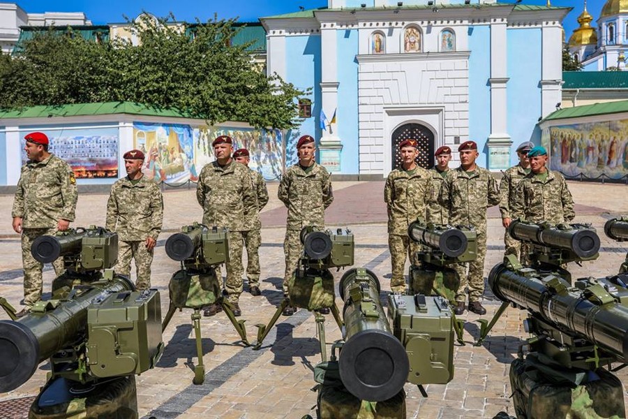 [ẢNH] Xe tăng Nga gặp nguy khi Ukraine triển khai tên lửa 