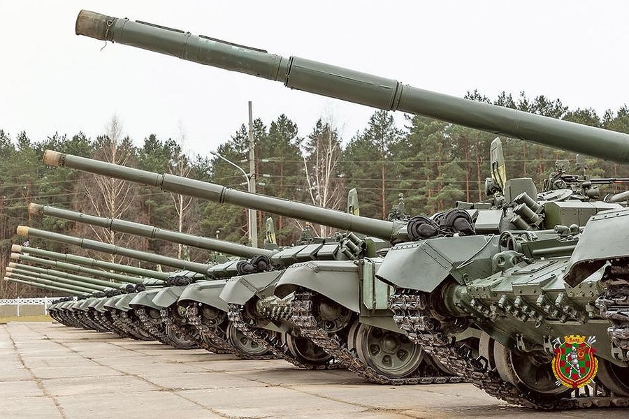 [ẢNH] Hơn 1.000 xe tăng Nga áp sát biên giới gia tăng sức ép lên Ukraine