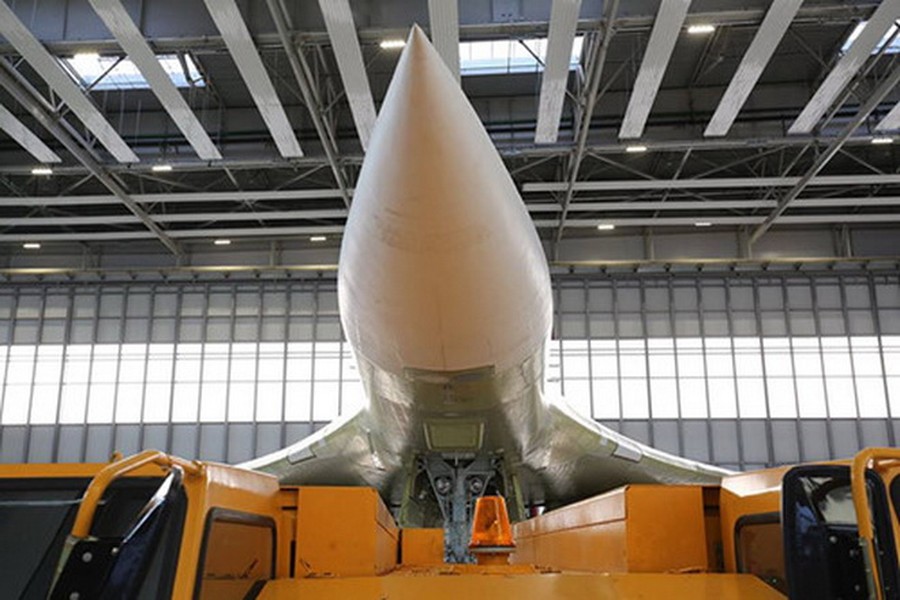 [ẢNH] Nga chính thức xuất xưởng máy bay ném bom chiến lược Tu-160M2 sản xuất mới đầu tiên