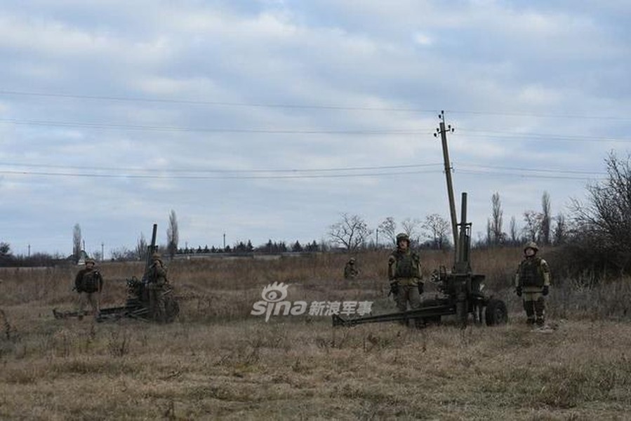 [ẢNH] Quân đội Ukraine ào ạt tiến vào 