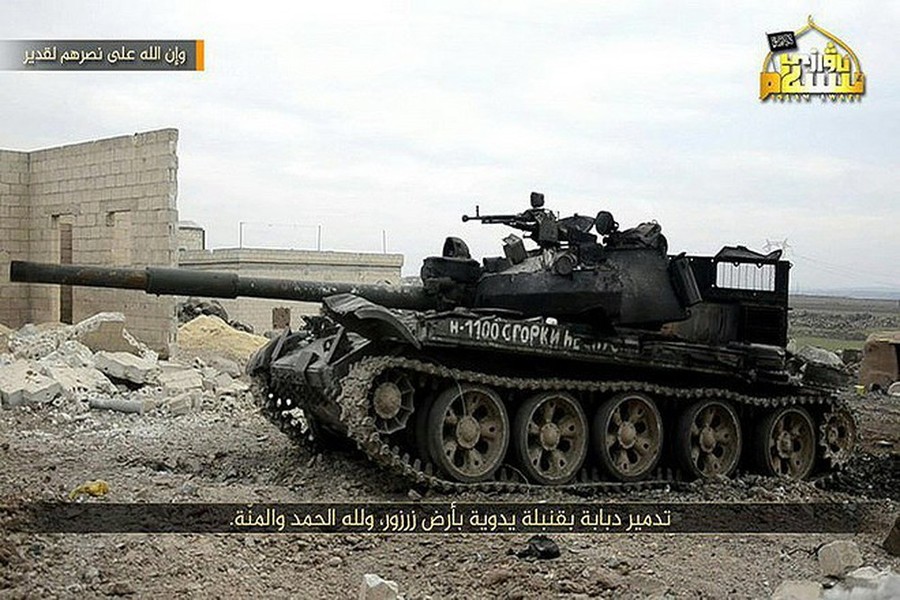 [ẢNH] Phiến quân khủng bố đánh chiếm loạt xe tăng của Quân đội Syria